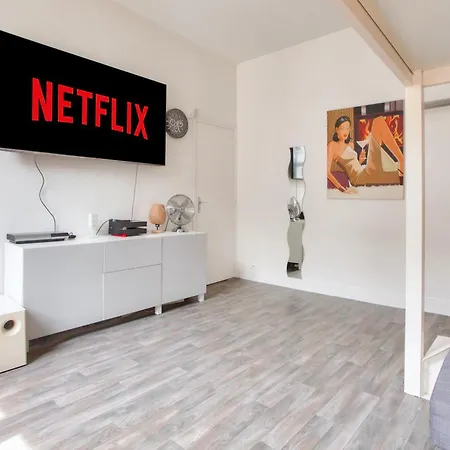 Montmartre Superbe Studio Paris Free Netflix-3